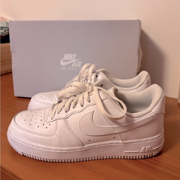 White Air Force 1 ‘07 size 8.5 - Picture 1 of 7